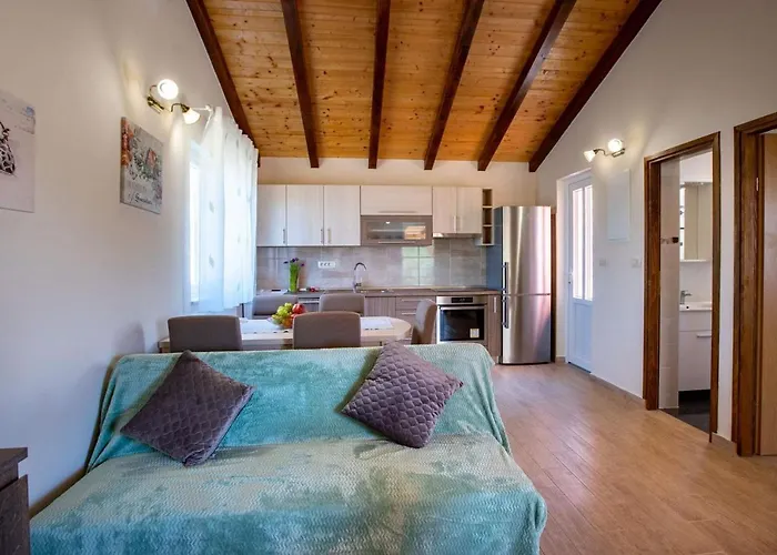 House Olive Tree Mundanije