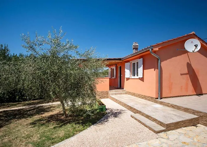 House Olive Tree Mundanije