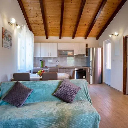 House Olive Tree Mundanije