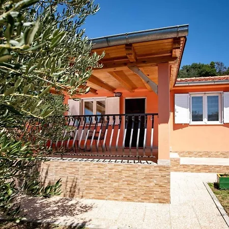 House Olive Tree Casa de Férias Mundanije