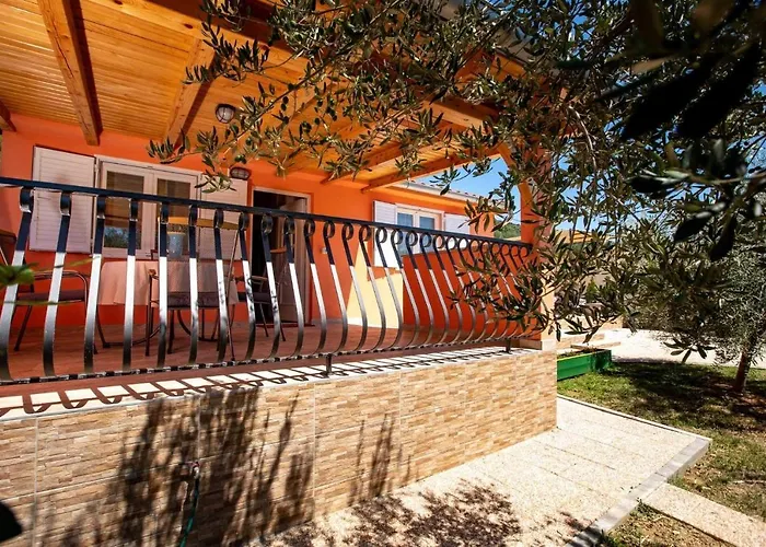 House Olive Tree Дом отдыха *