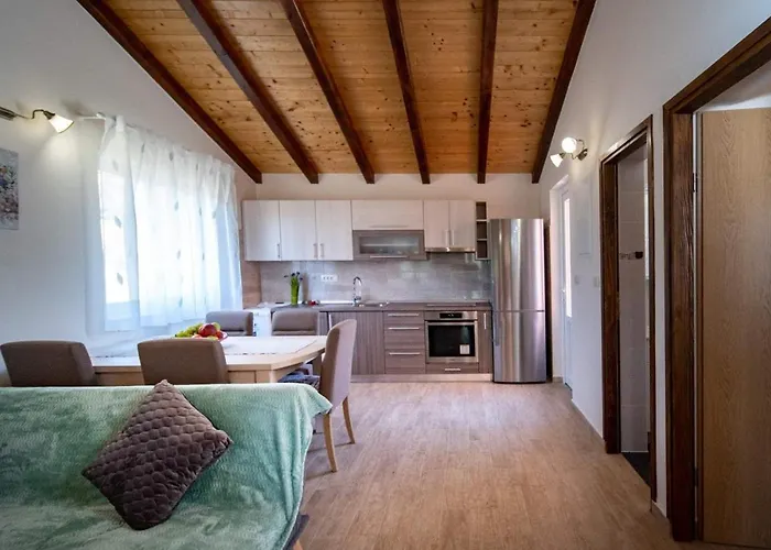 Дом отдыха House Olive Tree Mundanije