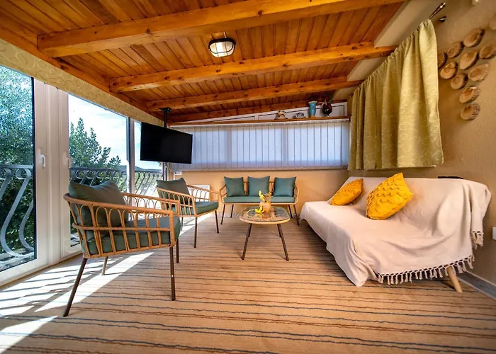 House Olive Tree Mundanije